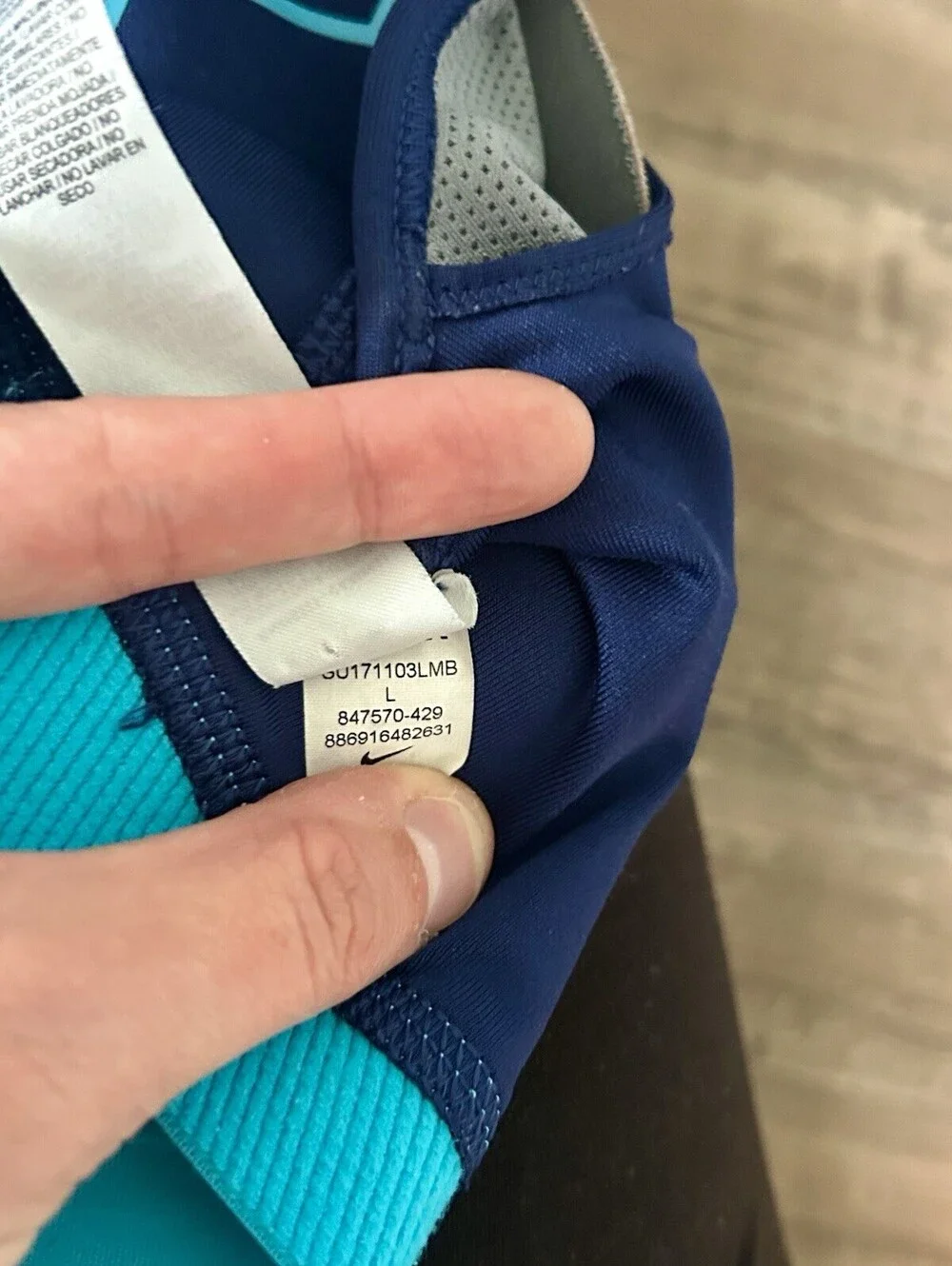Nike Women’s Sports Bra Size Large Blue & Aqua Full Coverage Support